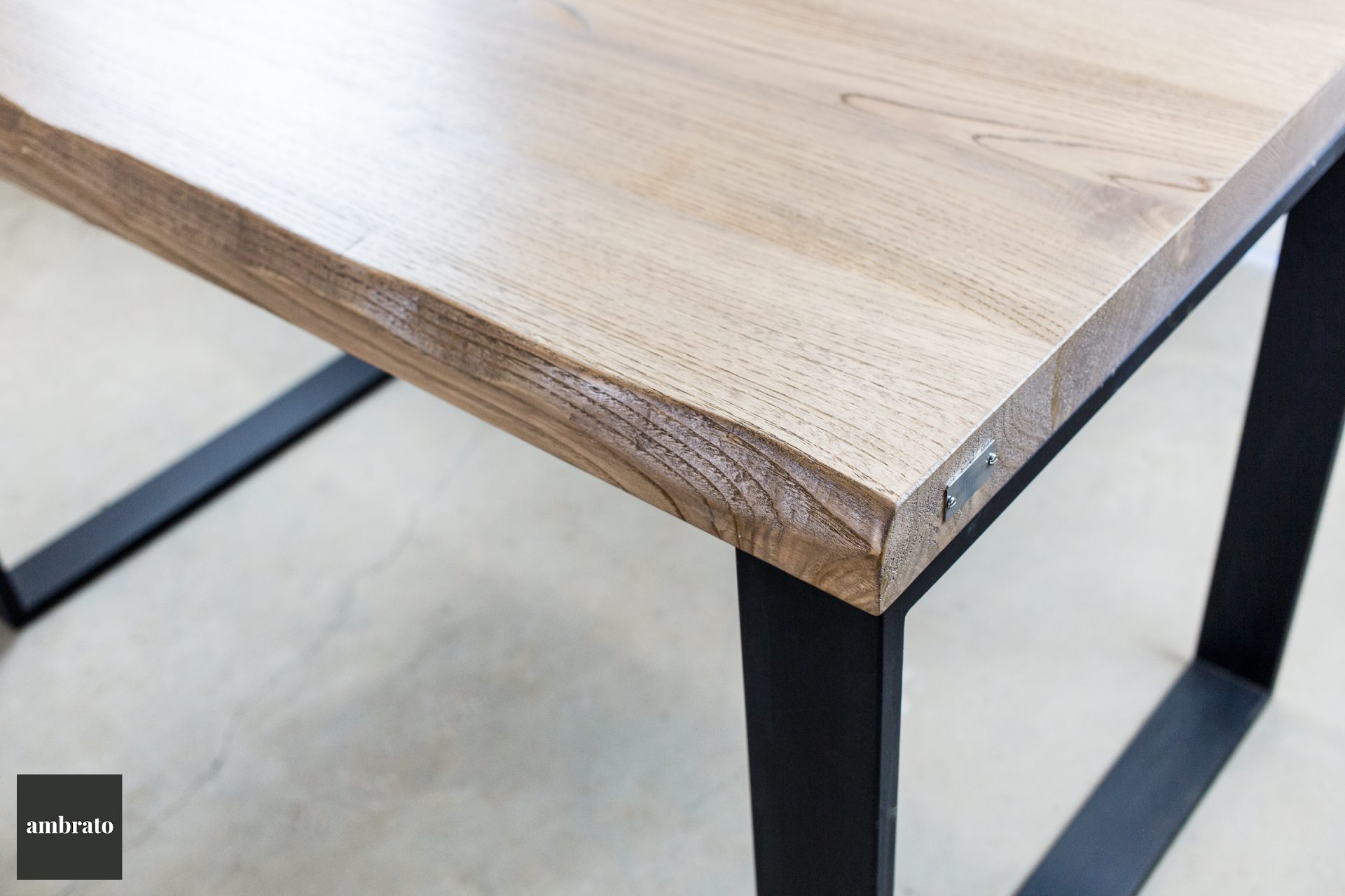 Tavolo scrivania in legno con frontale taglio tronco naturale 200x60x6
